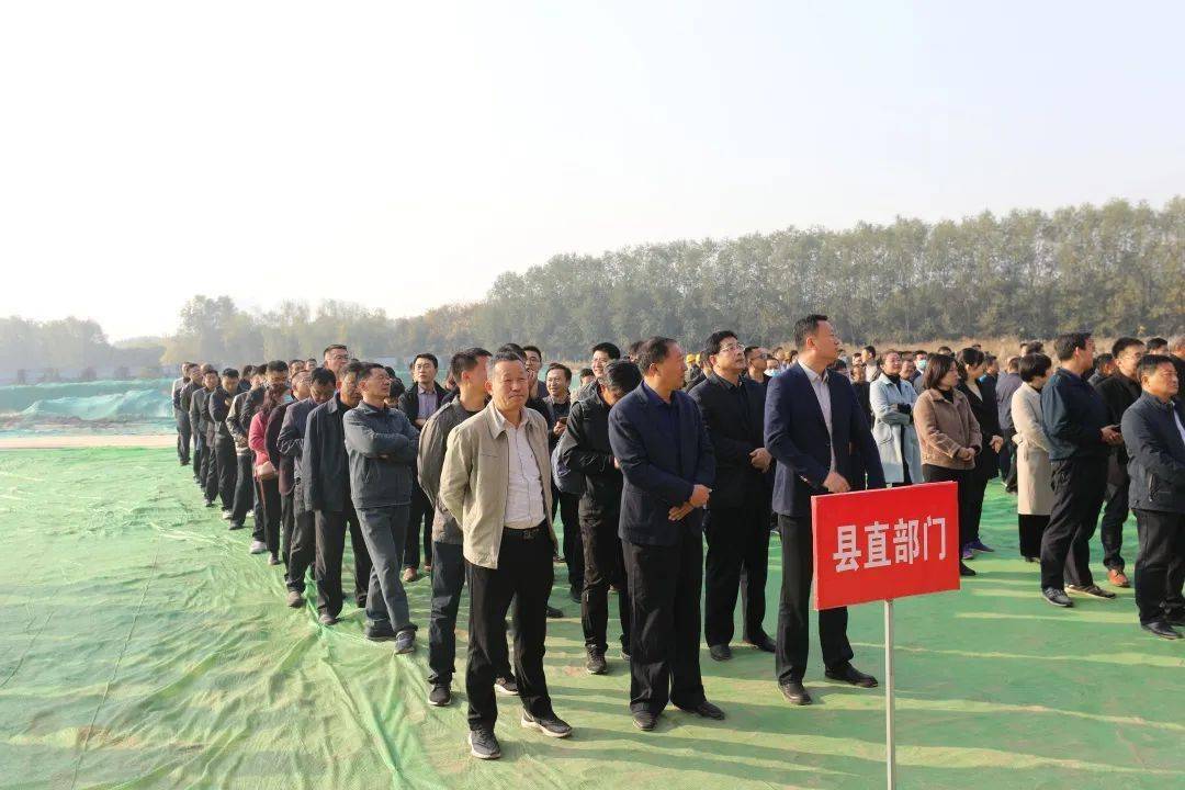 仪式上,副县长