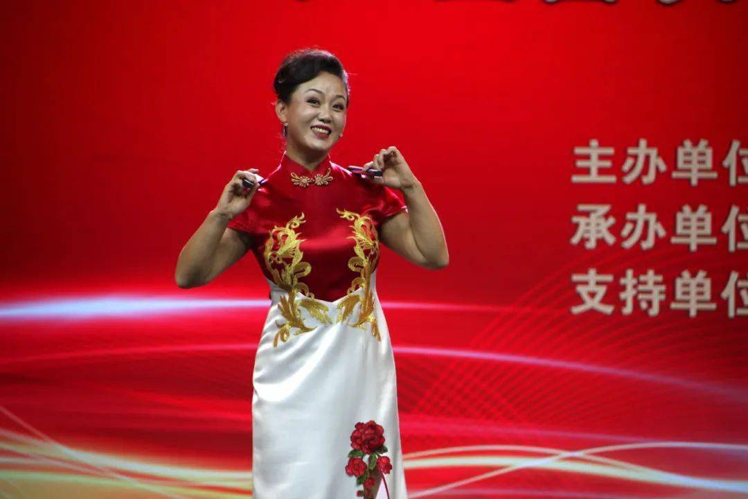 作词:韩宏喜作曲:冯志成 李琴 冯晴晴编导:韩宏喜 宋建峰 李蓉表演