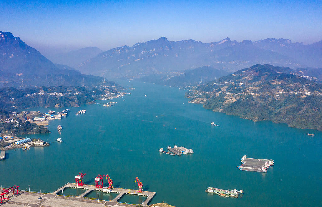 湖北秭归:三峡水库云蒸霞蔚