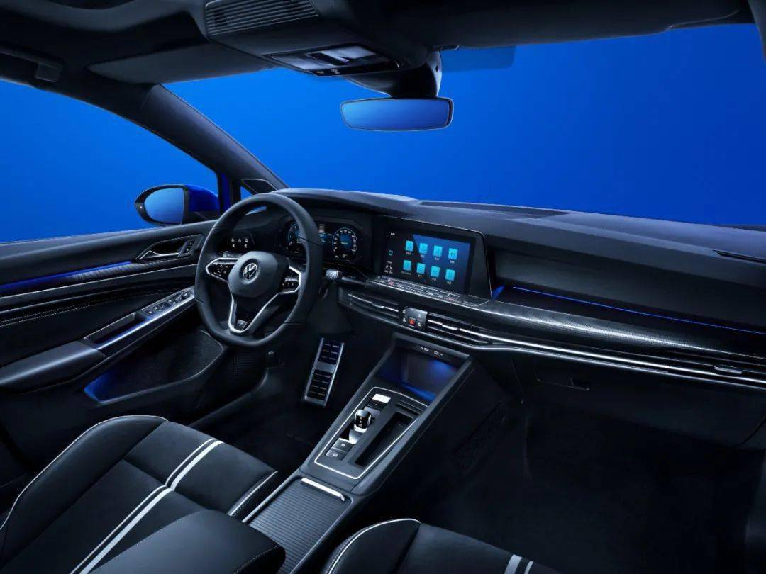 8大区域构成大众全新的数字座舱,数字化的操控方式不仅大幅提升内饰的