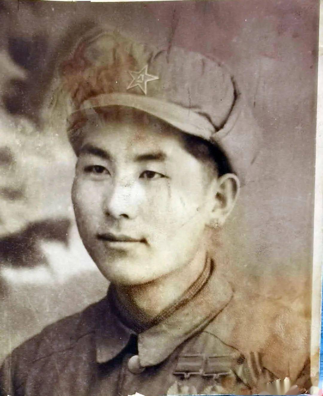 贺智1932年出生于现在的固阳县金山镇万胜壕行政村明灯自然村.