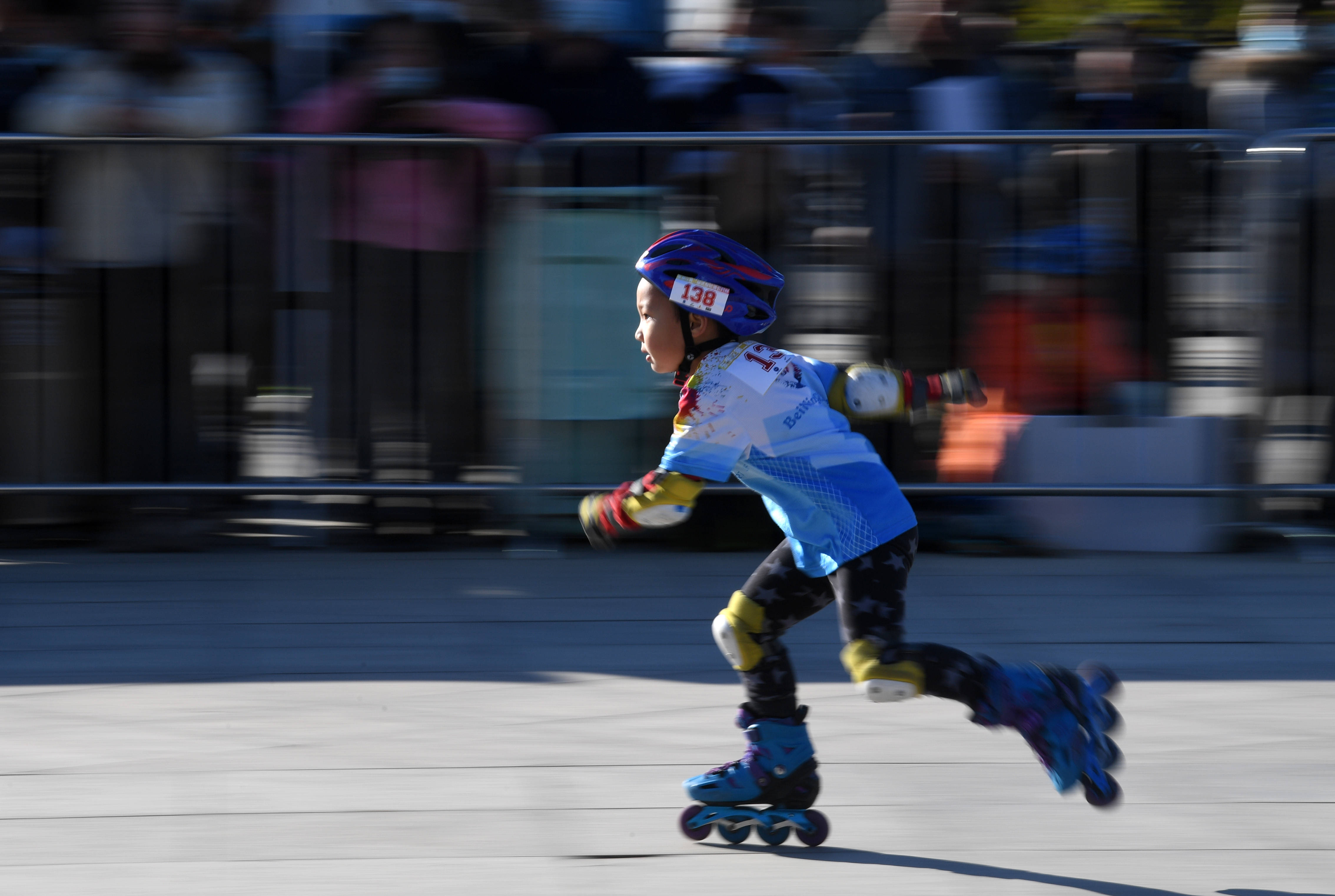 全民健身轮滑小将赛场展风采