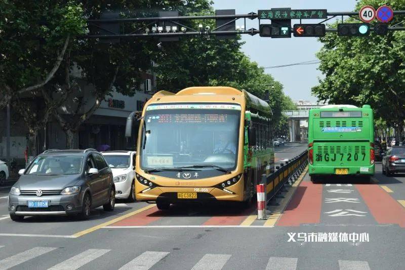 新科路—戚继光路—经发大道—江东路—国际博览中心服务时间展会期间