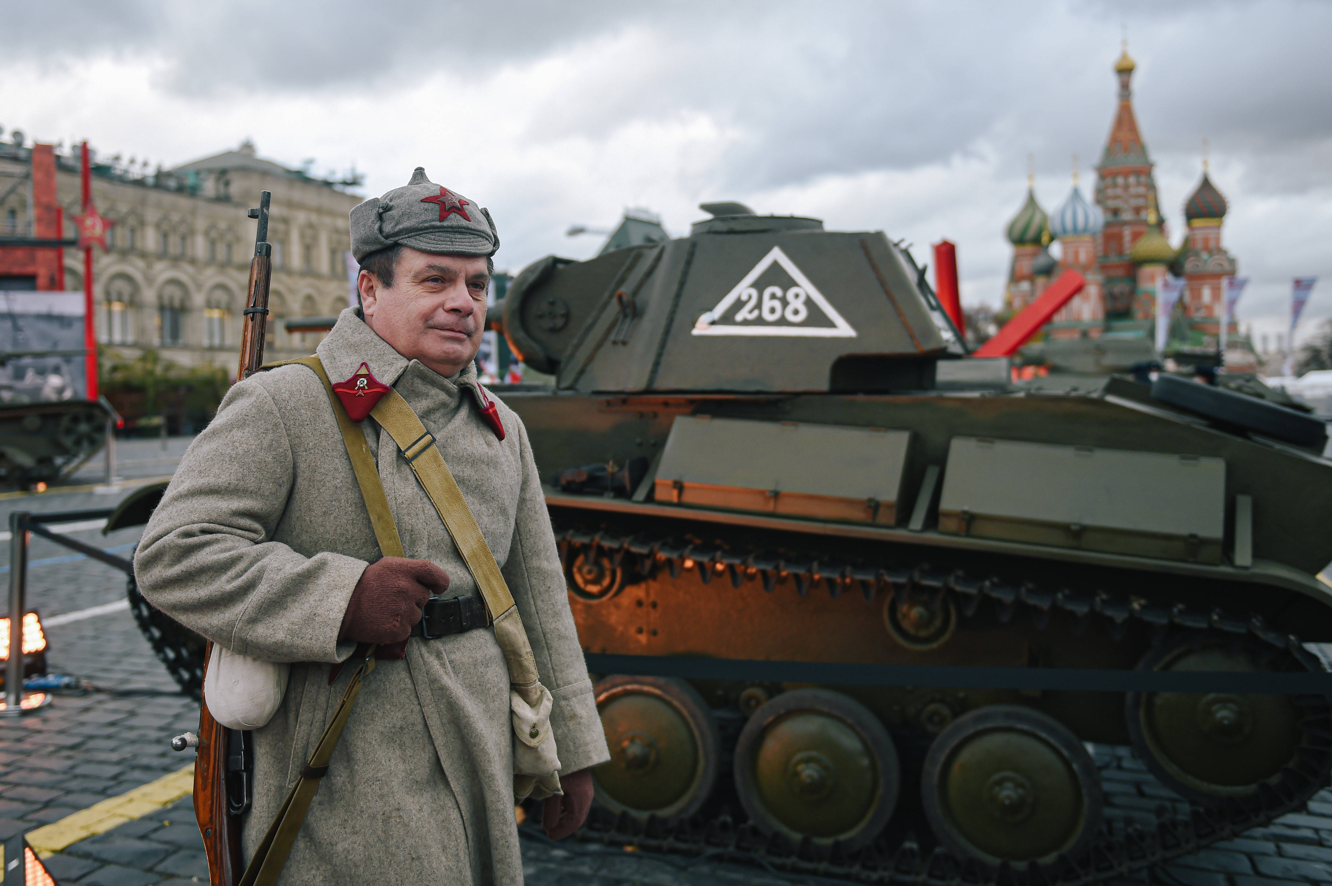 俄罗斯举行1941年红场阅兵式纪念活动