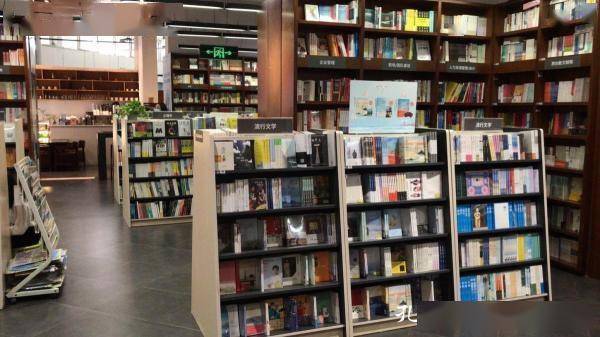 今天去书店瞧瞧,看能不能淘到可看的新书