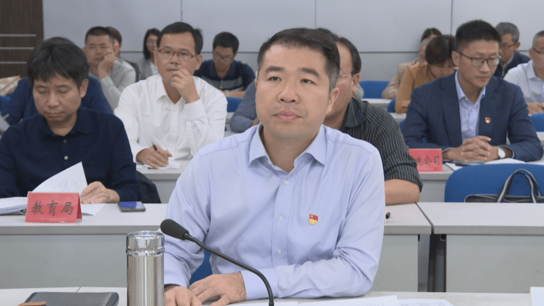 漳平市委副书记,市长胡滨,市领导黄和芳及市政府办,统计局,教育局等