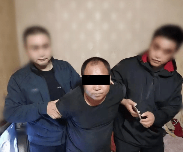 苍天有眼啊听到这一消息他跪地大哭