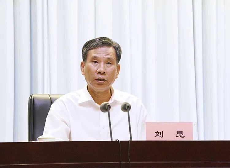 收录了财政部部长刘昆的文章:《建立现代财税体制》
