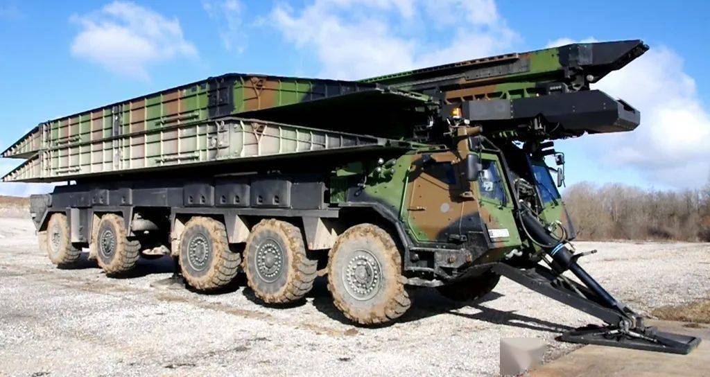 高机动的10轮全驱装甲"独角仙" pta 2模块式冲击桥车