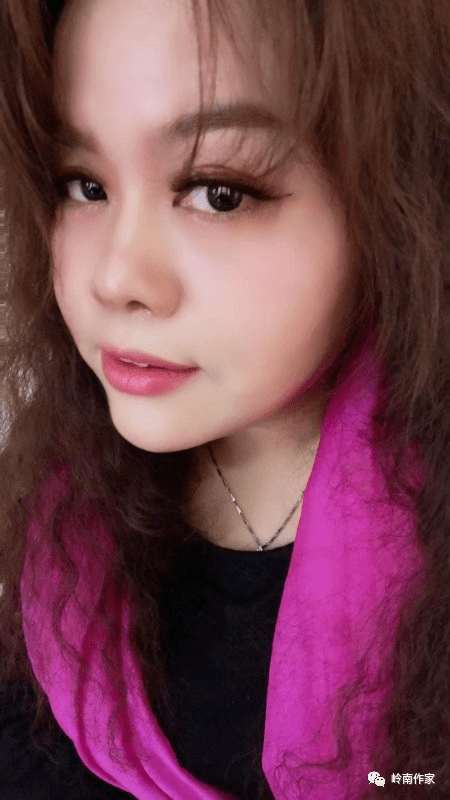 作者简介它一脸羞红只有桃花有些惊恐面无表情垂钓的人乌篷船越来越近