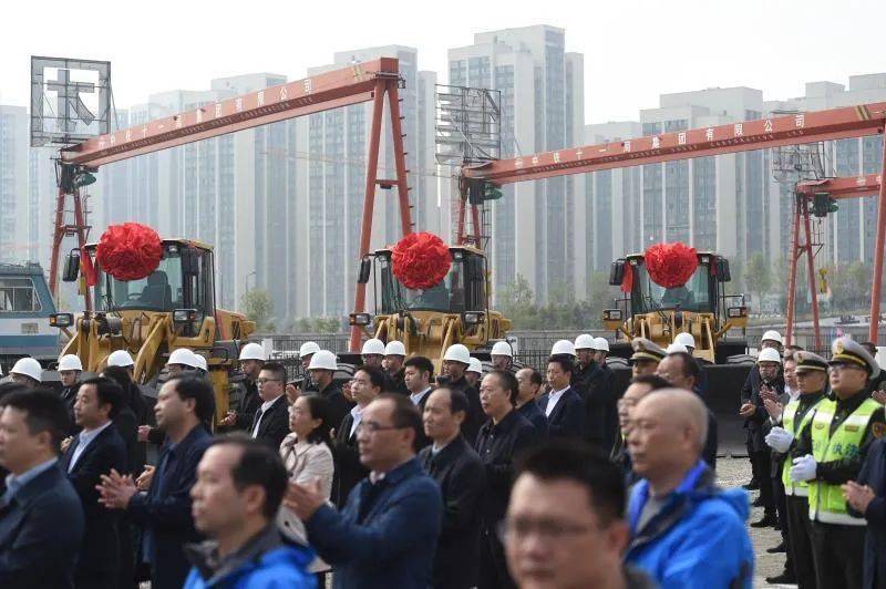 涪陵北,丰都北,忠县和万州北引入万州北站向东经涪陵,丰都,忠县自重庆