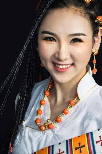 23:00 免票 | 德吉卓玛和乐队