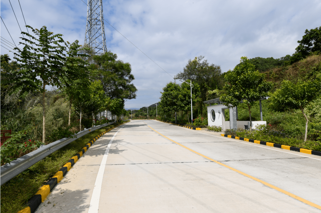 新农村建设结硕果 美丽新灰寨再出发_道路