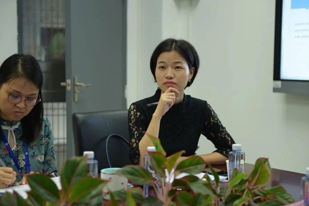蛇口学校陈兴玲老师,博伦职校校长助理马亚丽主任