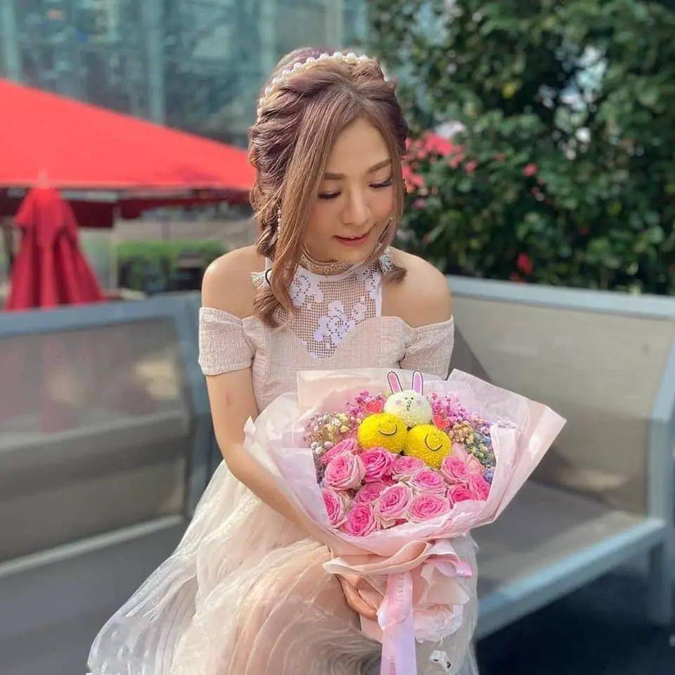 16岁出道,歌红人不红._冯曦妤