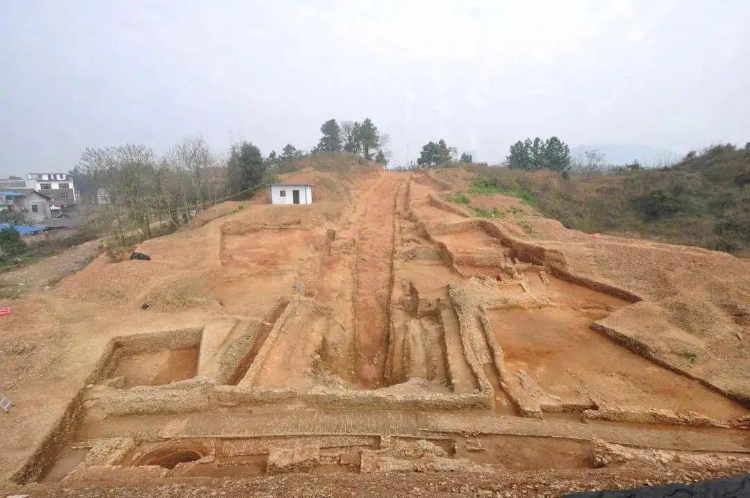 第三批 遺產地址:江西省吉安市吉安縣永和鎮 核心物項:本覺寺龍窯遺址