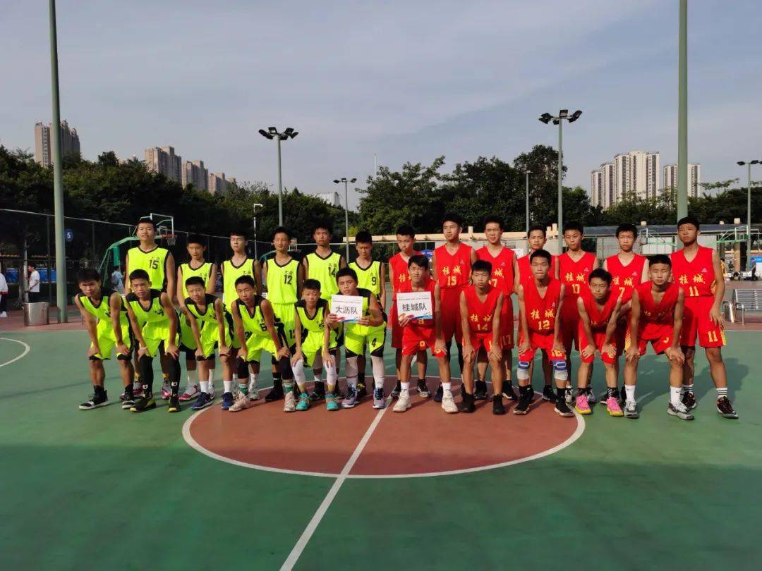 自助教育助力成长篮球后浪一往无前平洲二中男子篮球队在区运会篮球