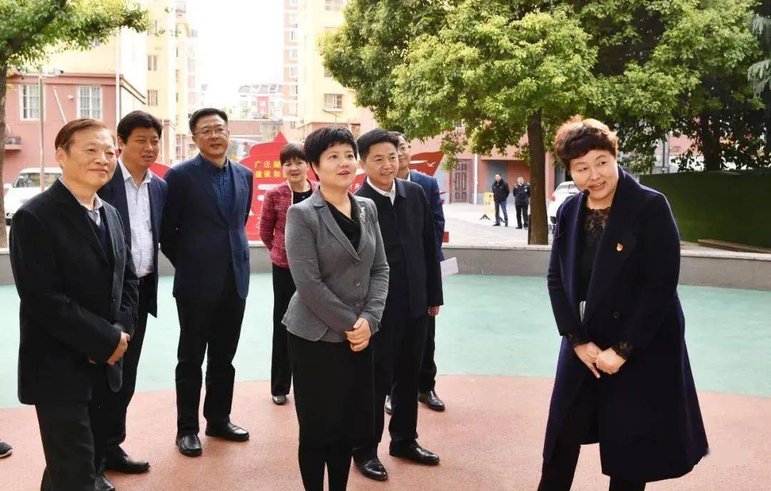 市,区领导戚寿余,李森,邱华康,陈张,郑静,李娟,高毅等参加调研活动.