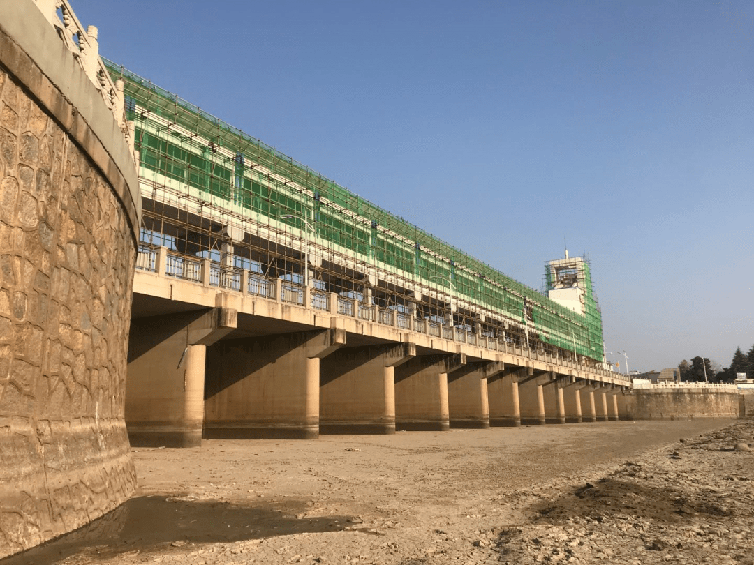 王家坝闸见底视频曝光场面难得一见