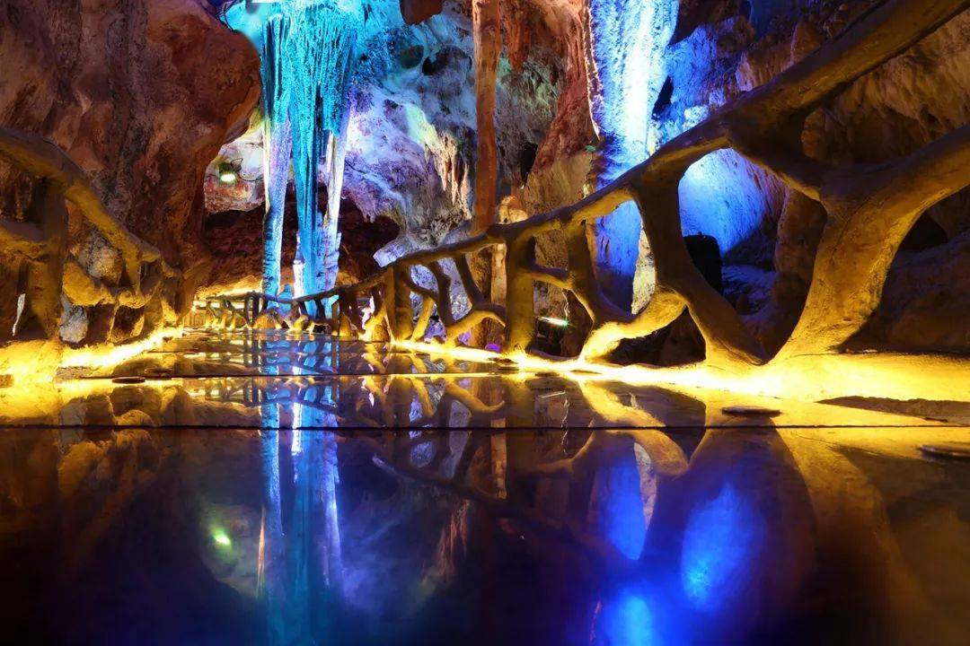 事发云浮蟠龙洞自己看现场