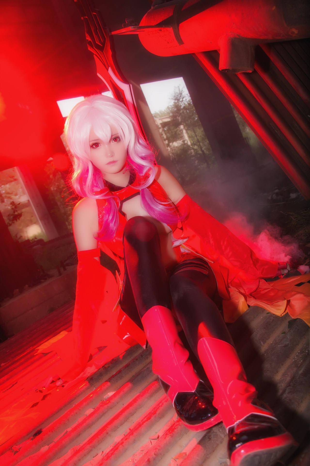 罪恶王冠楪祈cosplay,即使世界背叛你 我也会在你身边