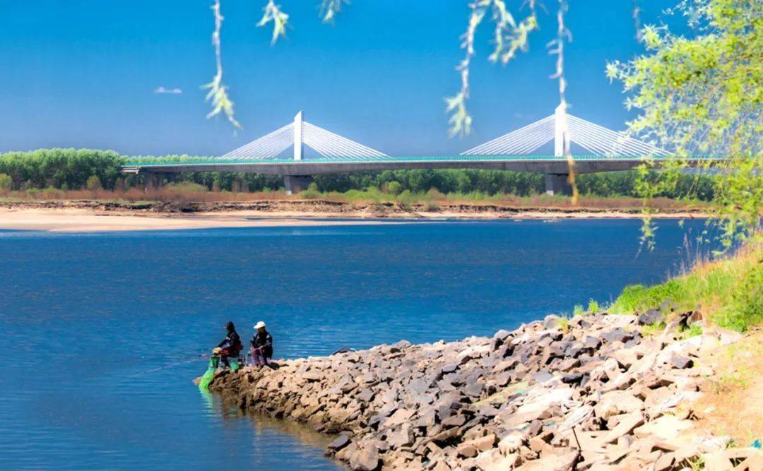 松原大桥天河大桥,油田供热管道桥松原分为江南和江北两块区域,第二