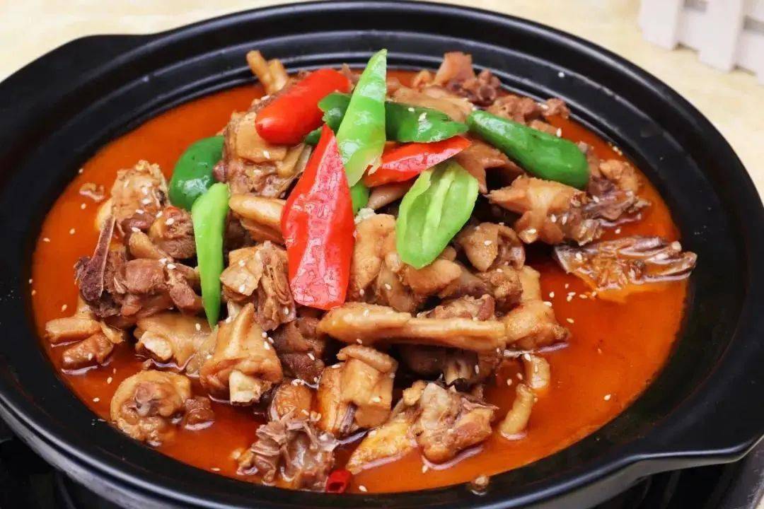 头条菜品升级价格亲民应城人爱的农家菜锅仔这里全都有打工人也能放肆