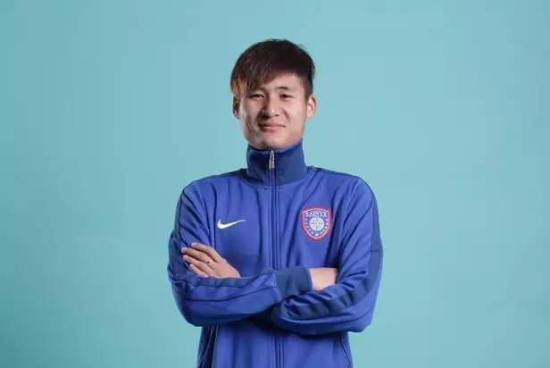 江苏苏宁首夺中超冠军,张家港小伙捧回金杯!_周云