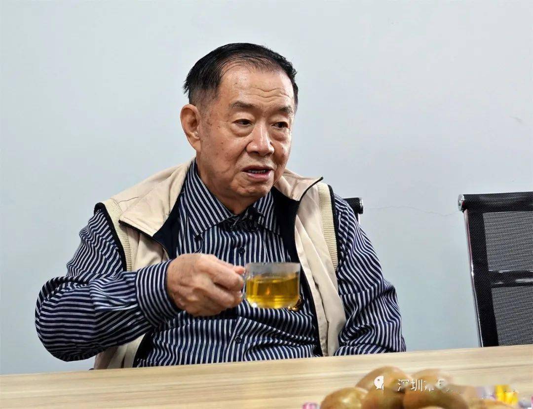 基建工程兵战友之家荣誉总编辑刘坤德说到:今天能来到深圳市民俗摄影