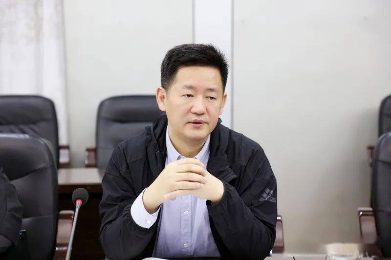 县委副书记李海星,县委常委,政法委书记严志平,市信访局副调研员,县