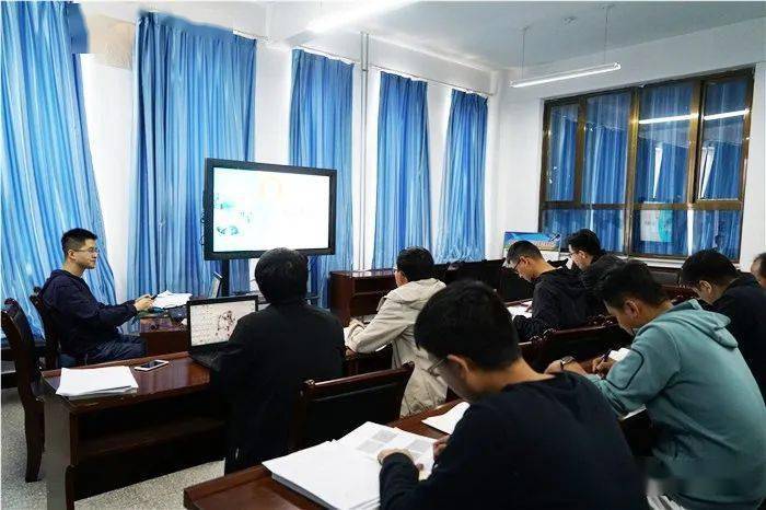 渊博之知,增创新之能,育成功之人",这是海北州第二高级中学的办学理念