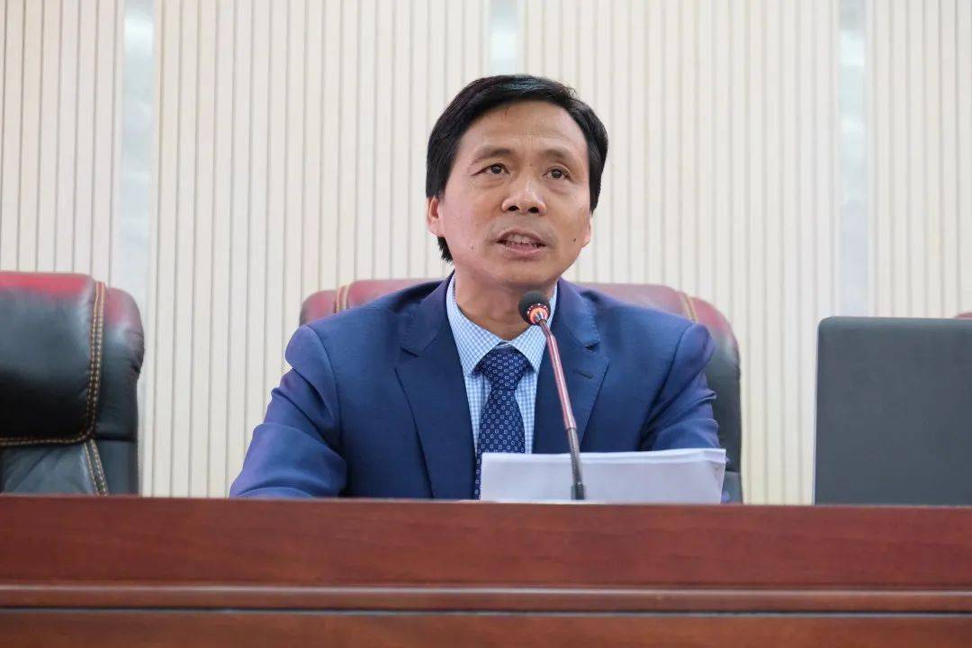 11月11日上午,浙江省磐安中学张中华副校长一行应邀来到四川省仪陇