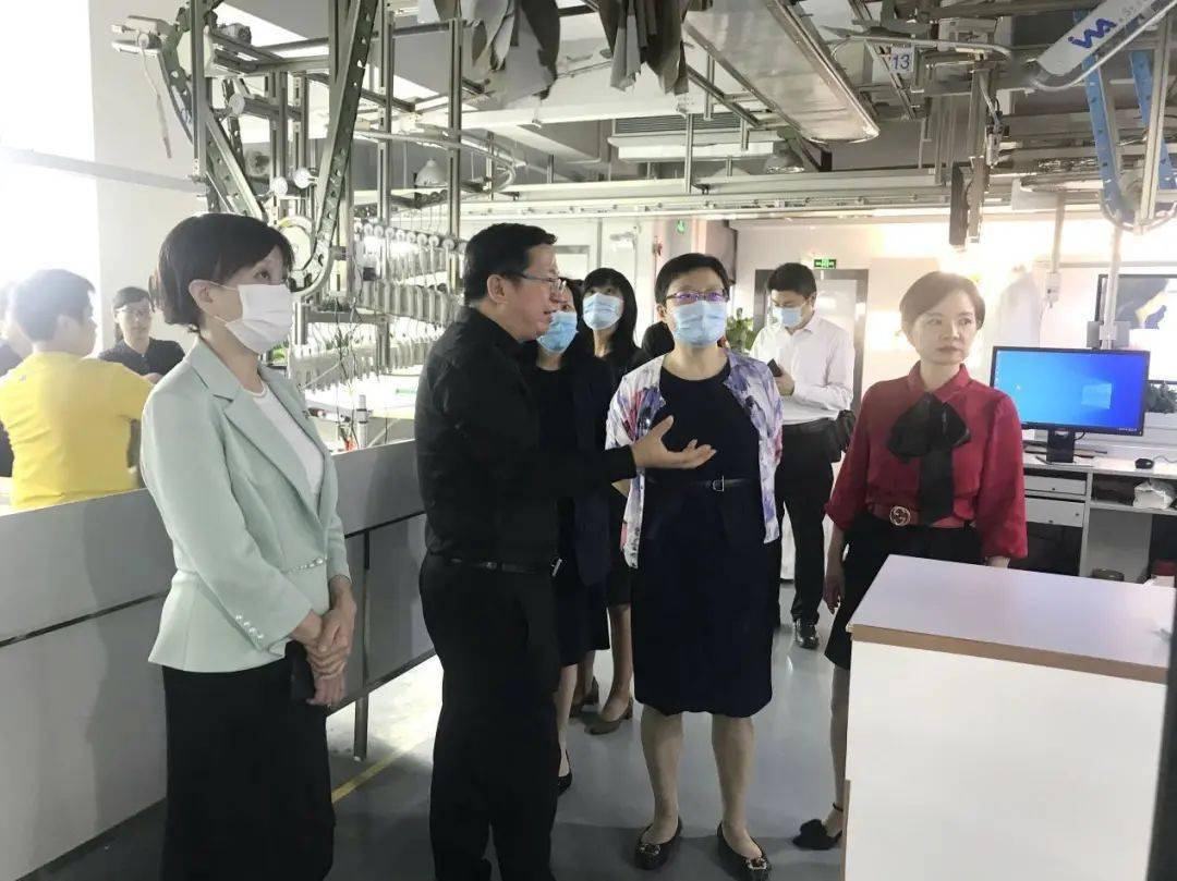 政银携手下社区稳企业保就业_龙华区