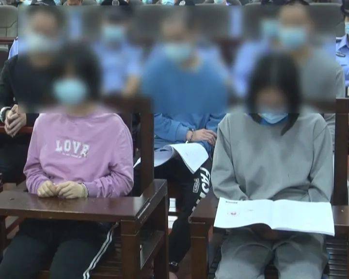 兴宁"花篮诈骗"案开庭,14名男女坐上被告席!