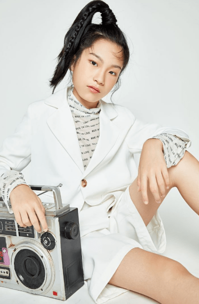 刘玥徽←滑动变身陈智焕←滑动变身吴彦瑶←滑动变身吴熙仪←滑动变身