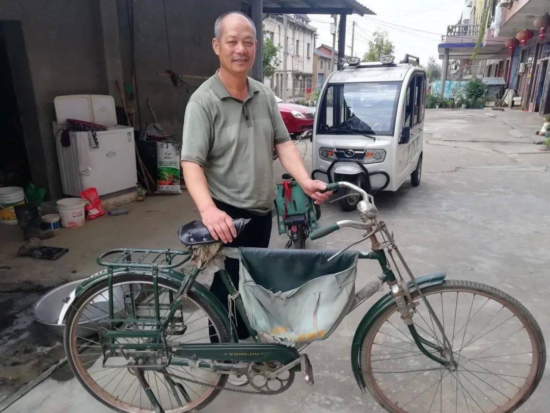 也没有高速公路,车马很慢,书信很远,一身绿装骑着绿色自行车的邮寄员