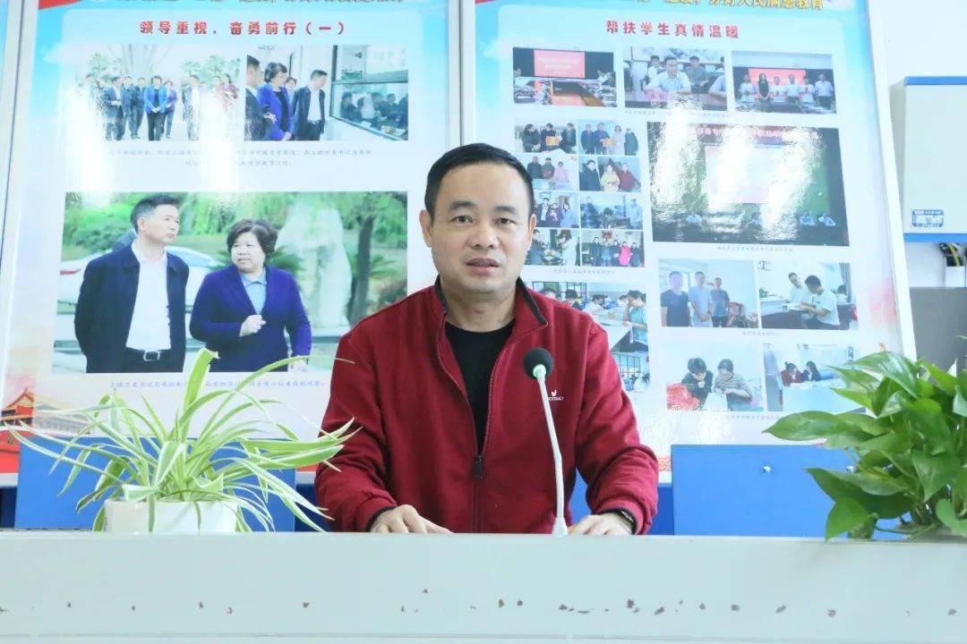 上饶中学搭建沟通平台凝聚教育合力我校高三腾飞年级召开家长会