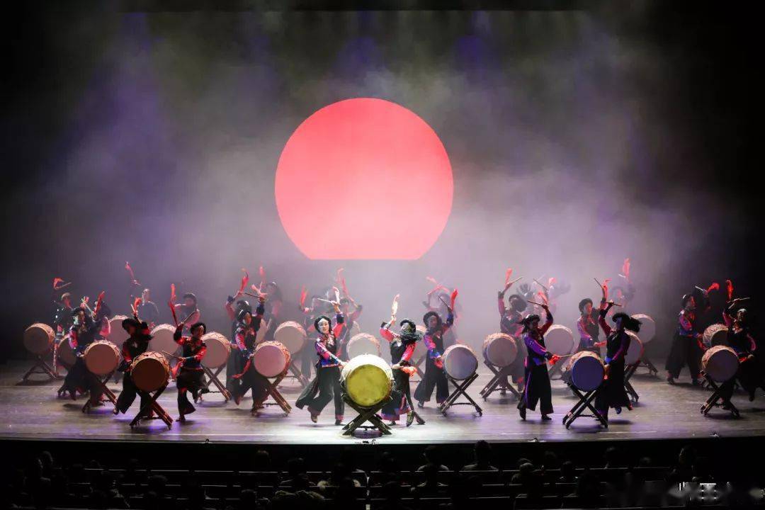 杨丽萍《云南映象》在国家大剧院上演第6000场纪念版演出,摄影师