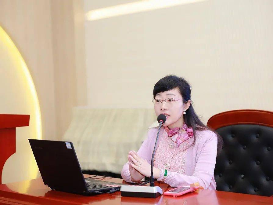 作为江苏省课程游戏化项目建设园,绣衣幼儿园蒋晨园长详细介绍了我园