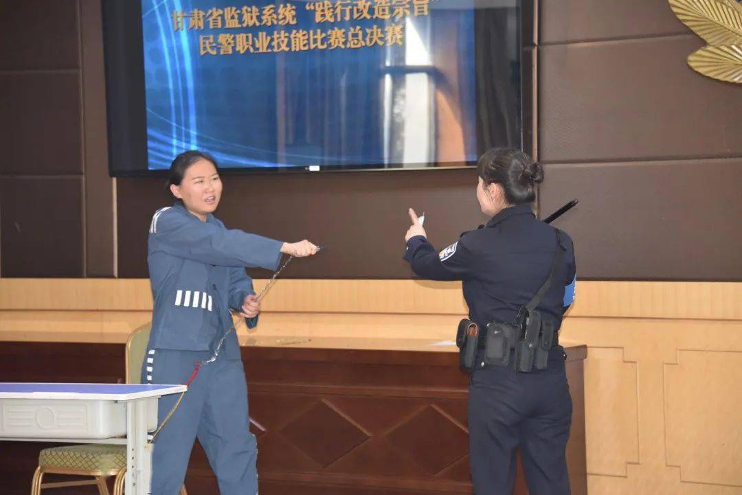 监狱巅峰对决点燃了这个冬天