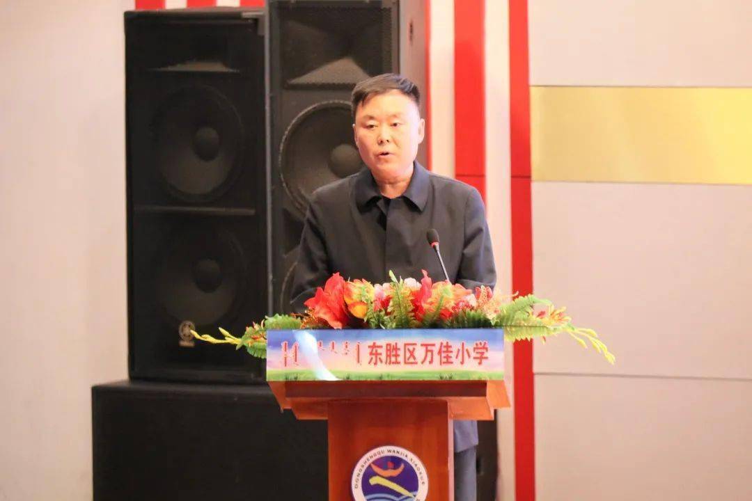 万佳小学深知自身百分之七十以上的外来人工人员子女的生源特点,只有