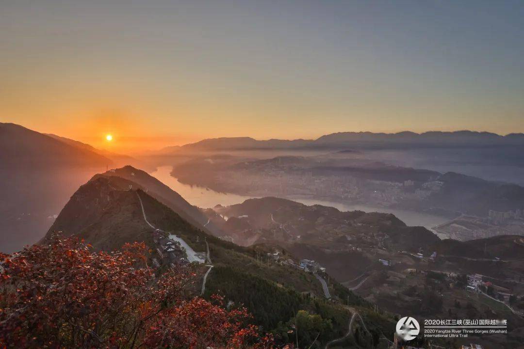 竞赛线路几乎囊括了巫山最知名的景区景点:神女峰,神女天路,南陵古道