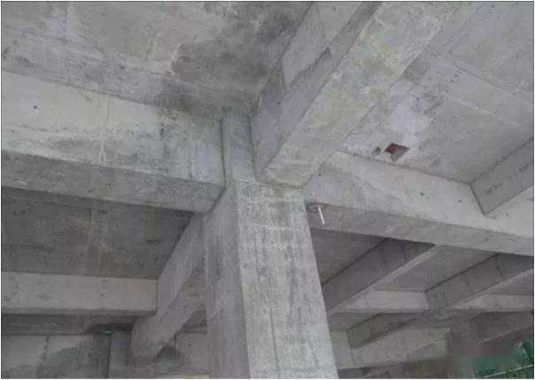 板,柱,墙不同强度等级混凝土施工的顺序,不得随意留置混凝土冷缝等