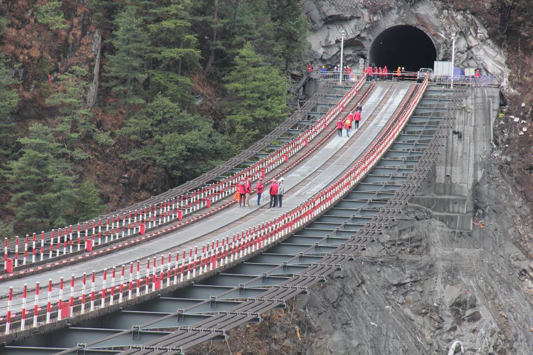 汶马高速狮子坪隧道贯通预计年底全线通车