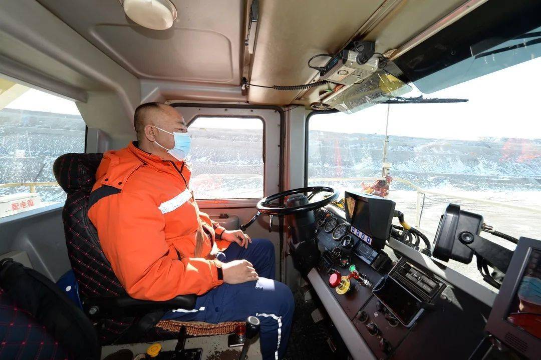 世界首个极寒工况5g 无人驾驶矿用卡车编组试运行