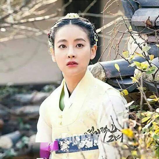 我们都知道韩剧是边播边拍的,你会发现这部剧的眉毛是越画越差:这不