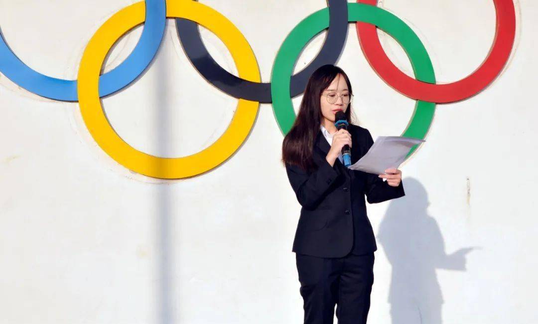 中学部第十二周国旗下讲话——宋丹妮老师《热爱阅读 》-搜狐大视野-搜狐新闻