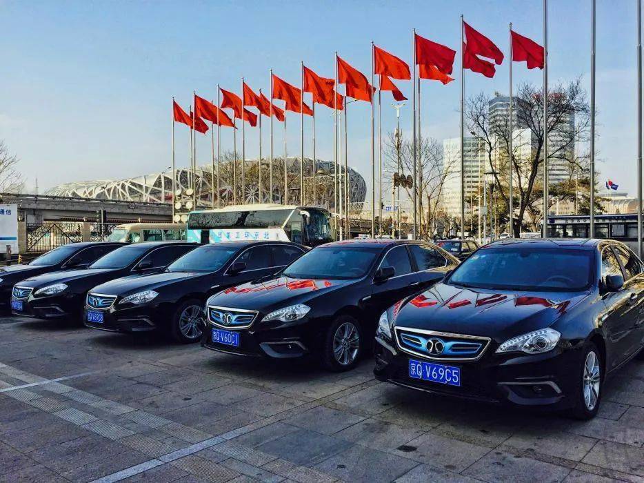 积极推进普通公务出行社会化的指导方针,在北京市委,市政府和市公车