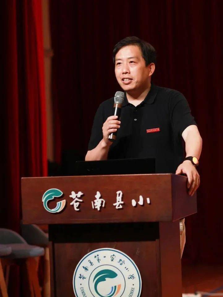 张延银苍南县第一实验小学校长,浙派名校长培养对象,温州市教坛新秀