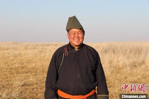 内蒙古小伙分享草原生活成网红游牧生活引百万网友围观